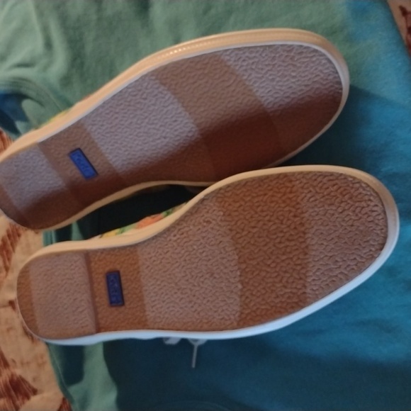 Tennis shoes - Picture 4 of 5